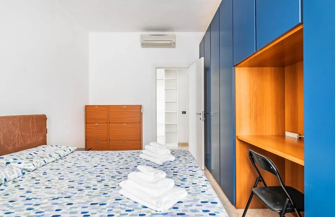 Milan - Bocconi E Navigli - Spacious 3Br Apartment 95 M - Free Parking-1
